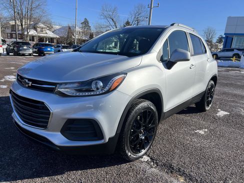 Certified 2022 Chevrolet Trax LT w/ Sport Edition image 3