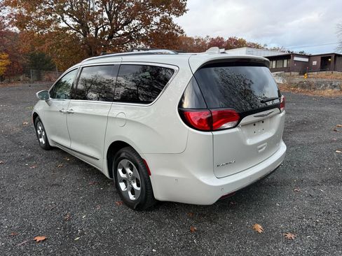 Used 2017 Chrysler Pacifica Touring-L Plus image 7