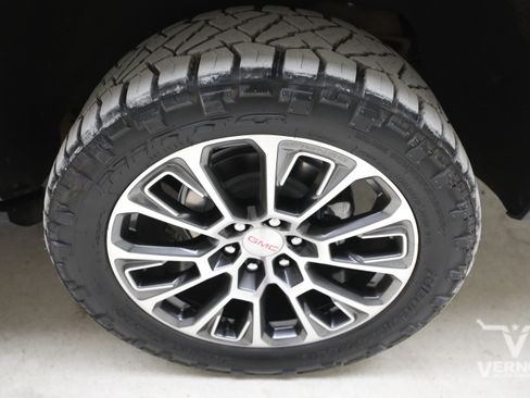 Used 2025 GMC Yukon Denali w/ Sun & Power Step Package AWD/4WD image 31