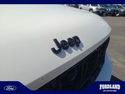 Used 2024 Jeep Grand Cherokee Limited w/ Luxury Tech Group II AWD/4WD image 23