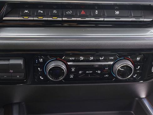 Used 2024 Chevrolet Silverado 1500 High Country image 22