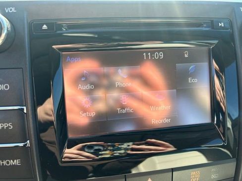 Used 2015 Toyota Camry LE image 30