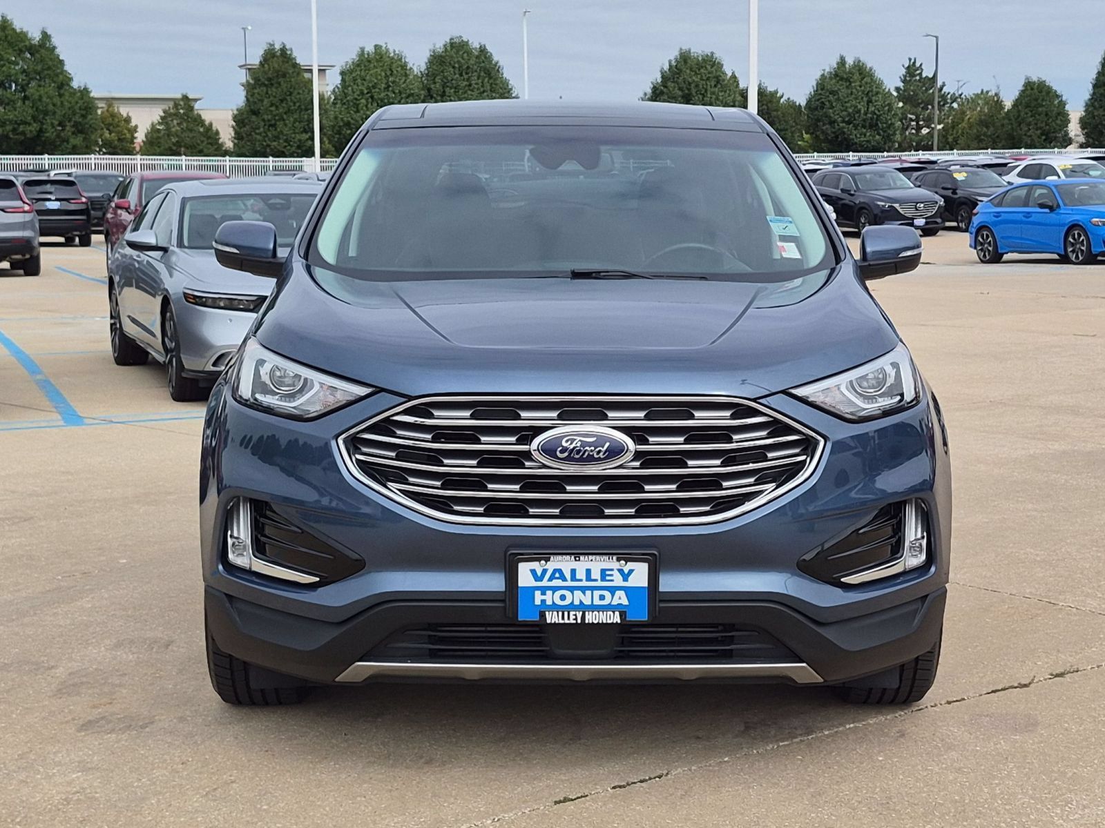 Used 2019 Ford Edge Titanium w/ Cold Weather Package AWD/4WD image 3