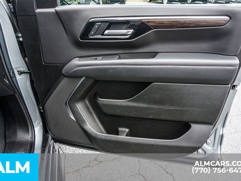 Used 2025 Chevrolet Tahoe LT AWD/4WD image 46