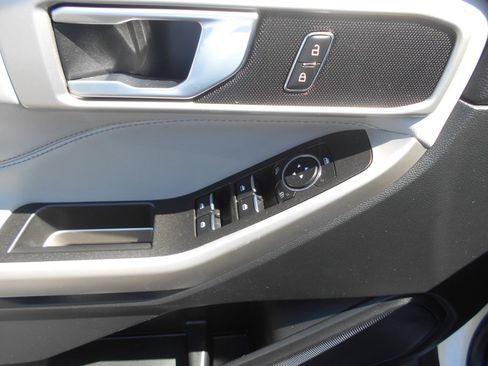 Used 2023 Ford Explorer XLT w/ Equipment Group 202A image 15