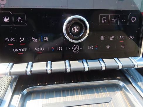 Certified 2025 GMC Sierra EV Denali AWD/4WD image 33