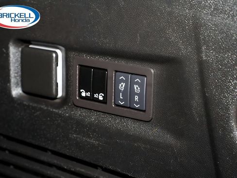 Used 2024 GMC Yukon XL Denali RWD image 11