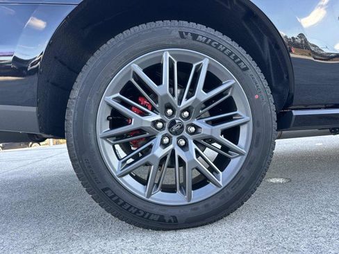 New 2025 Ford Expedition Platinum w/ Stealth Performance Package image 17