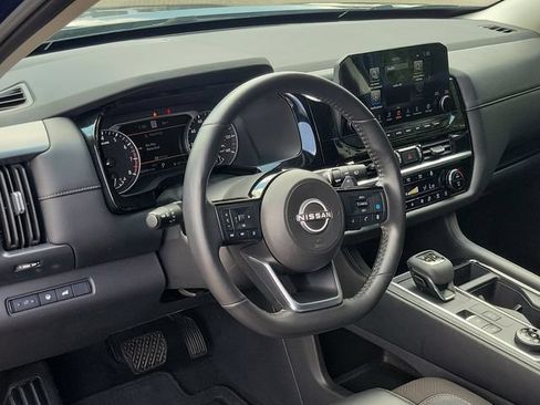 Used 2025 Nissan Pathfinder SL AWD/4WD image 7
