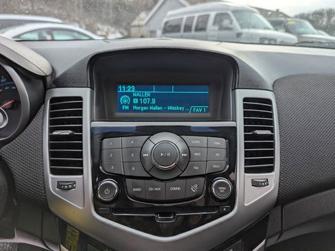 Used 2014 Chevrolet Cruze LT image 17