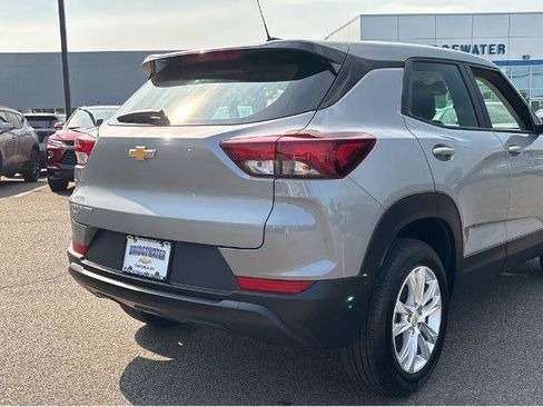 Used 2023 Chevrolet TrailBlazer LS AWD/4WD image 11