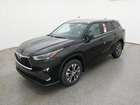 New 2026 Toyota Highlander XLE AWD/4WD image 1