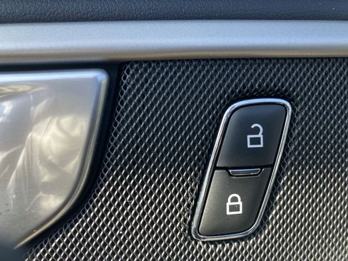 Used 2023 Ford Explorer XLT w/ Equipment Group 202A image 19