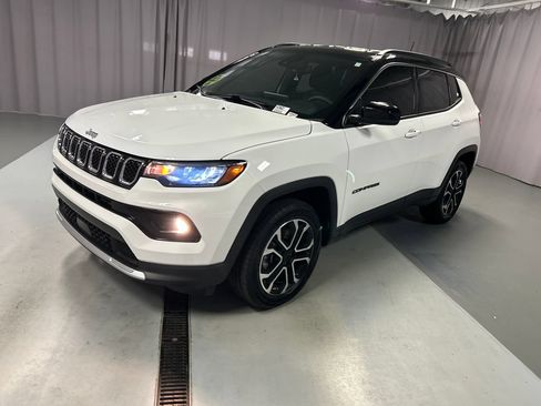 Used 2023 Jeep Compass Limited AWD/4WD image 3