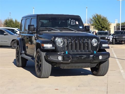 Used 2021 Jeep Wrangler Unlimited Sahara image 2