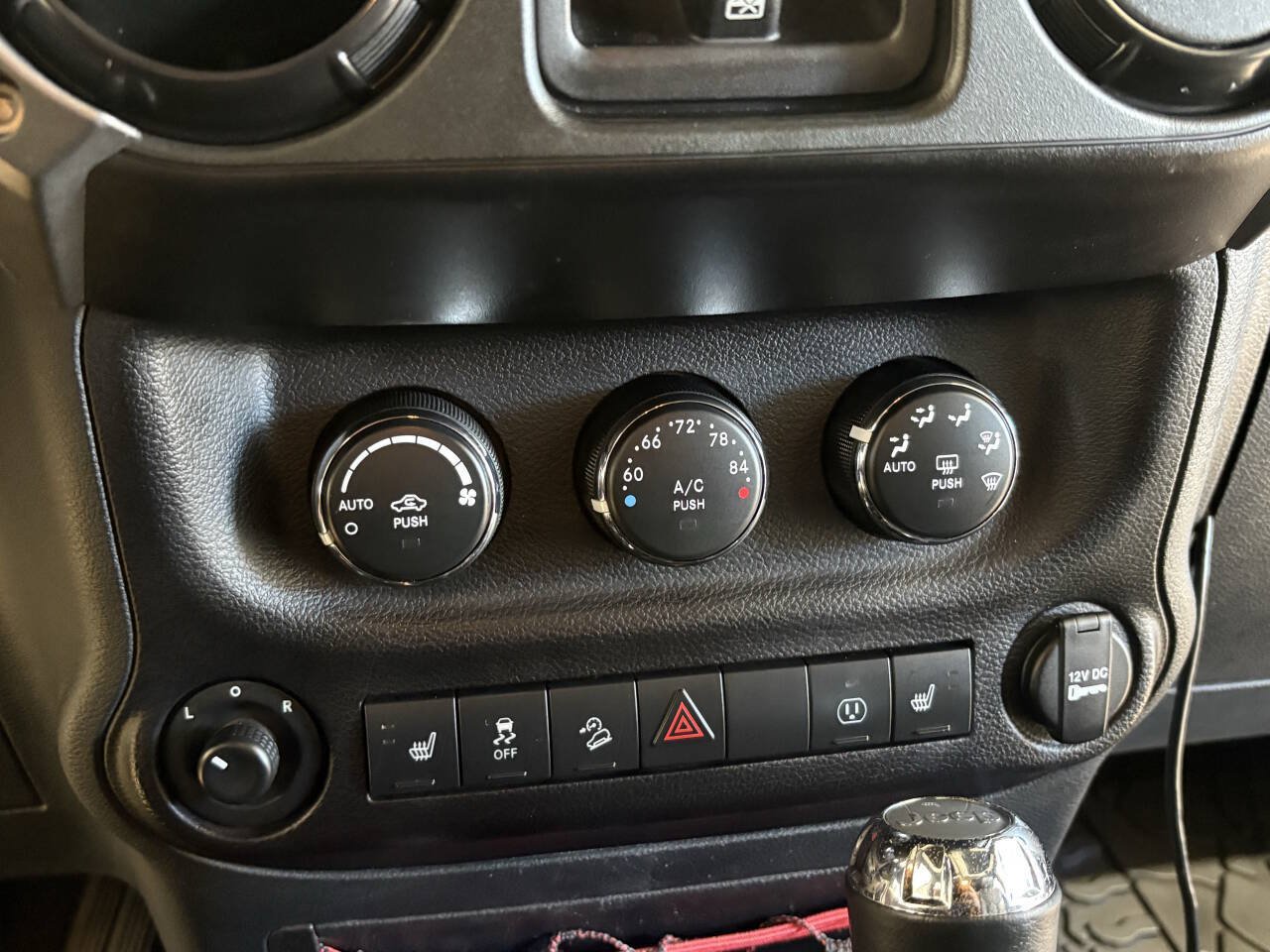 Used 2017 Jeep Wrangler Unlimited Rubicon AWD/4WD image 22