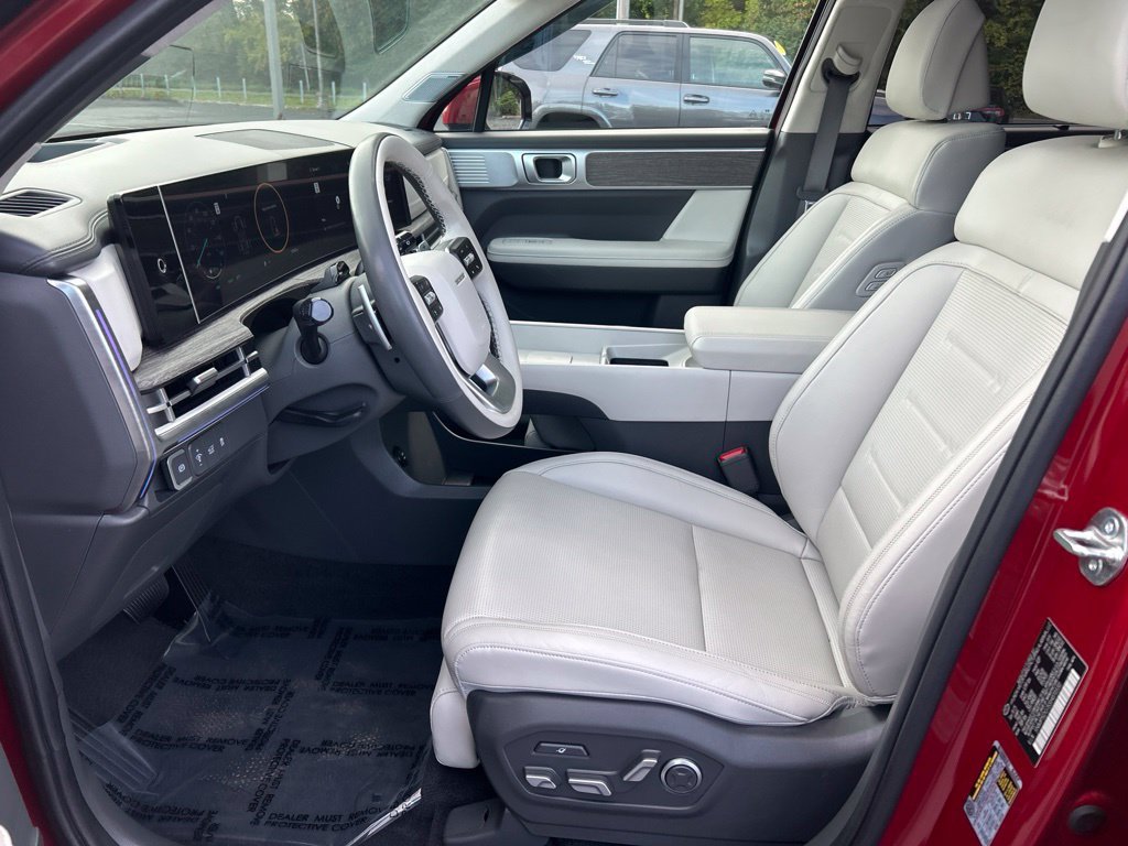 Used 2025 Hyundai Santa Fe Calligraphy AWD/4WD image 9