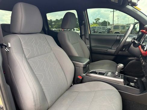 Used 2019 Toyota Tacoma TRD Sport w/ Technology Package RWD image 22