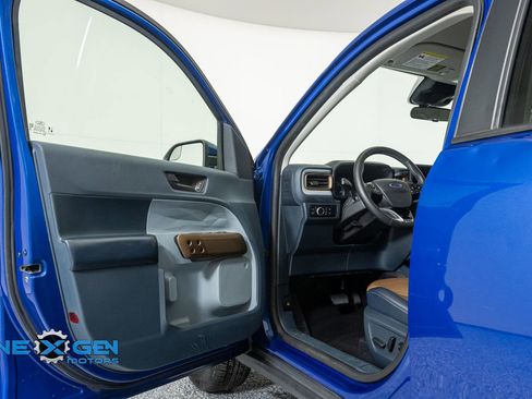 Used 2023 Ford Maverick Lariat image 9
