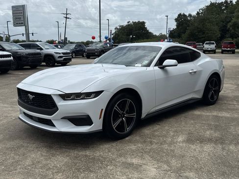 Used 2024 Ford Mustang Coupe RWD image 3