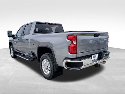 Used 2024 Chevrolet Silverado 2500 LT image 3