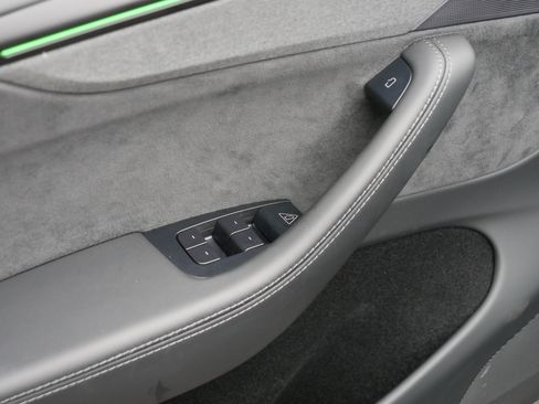 Used 2026 Tesla Model Y AWD image 19