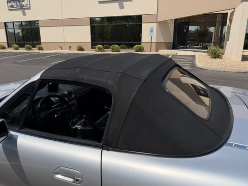Used 2005 MAZDA MX-5 Miata LS RWD image 22