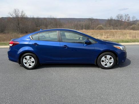 Used 2017 Kia Forte LX image 4