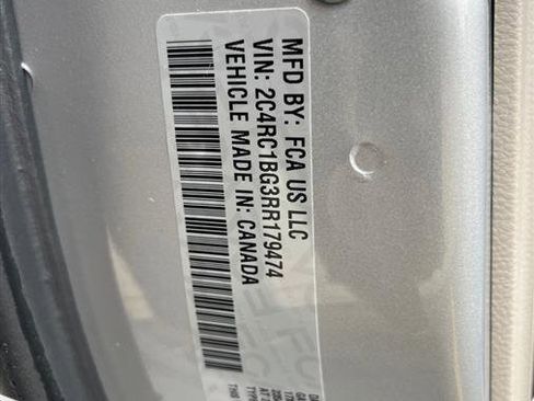 Used 2024 Chrysler Pacifica Touring-L FWD image 13