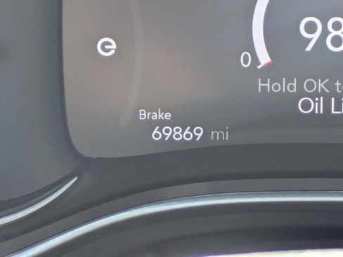 Used 2024 Chrysler Pacifica Limited FWD image 32