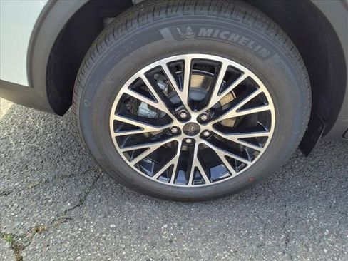 New 2024 Ford Escape SE w/ PHEV Premium Package image 9