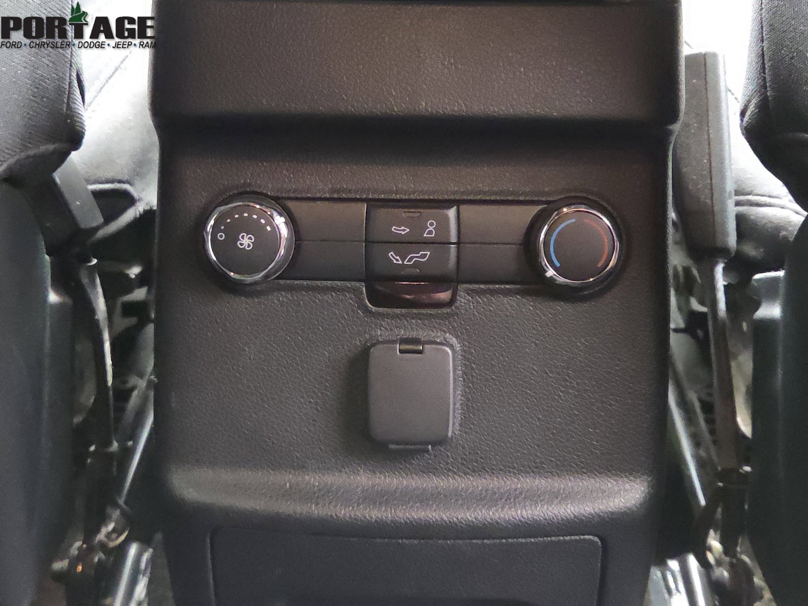 Used 2018 Ford Explorer XLT AWD/4WD image 39