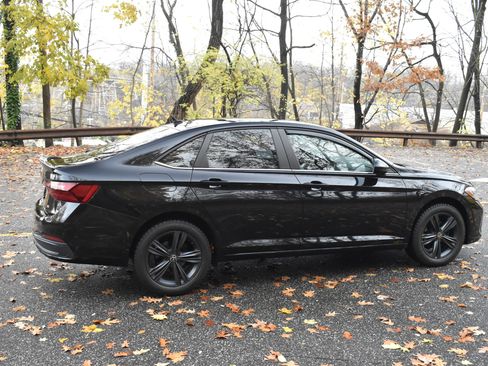 Used 2022 Volkswagen Jetta SE image 9