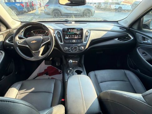 Used 2017 Chevrolet Malibu LT w/ Leather Package FWD image 14