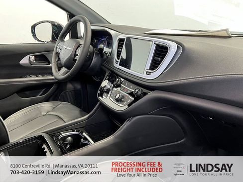 New 2026 Chrysler Pacifica Limited w/ S Appearance Package image 13