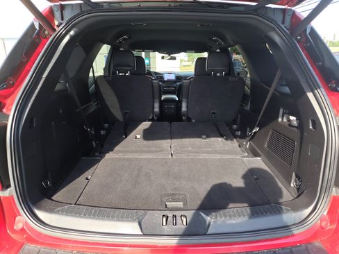 Used 2020 Ford Explorer XLT w/ Equipment Group 202A AWD/4WD image 18