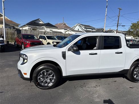 New 2025 Ford Maverick XLT image 9