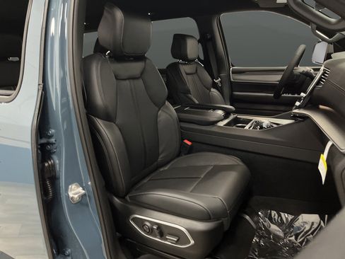 New 2026 Jeep Grand Wagoneer Limited AWD/4WD image 32