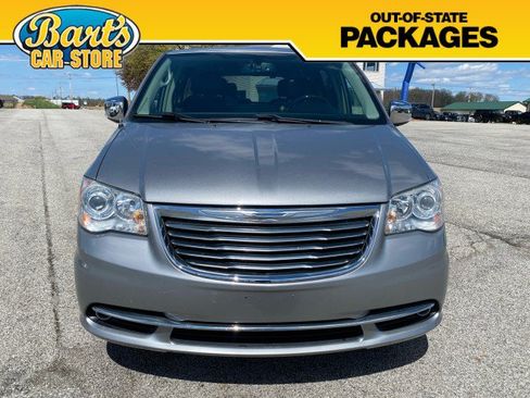Used 2015 Chrysler Town & Country Limited Platinum FWD image 2