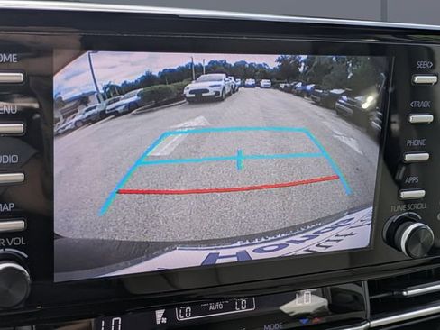 Used 2024 Toyota Sienna XLE FWD image 22