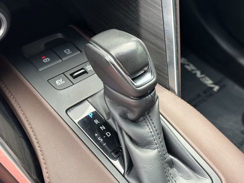Used 2024 Toyota Venza XLE AWD/4WD image 23