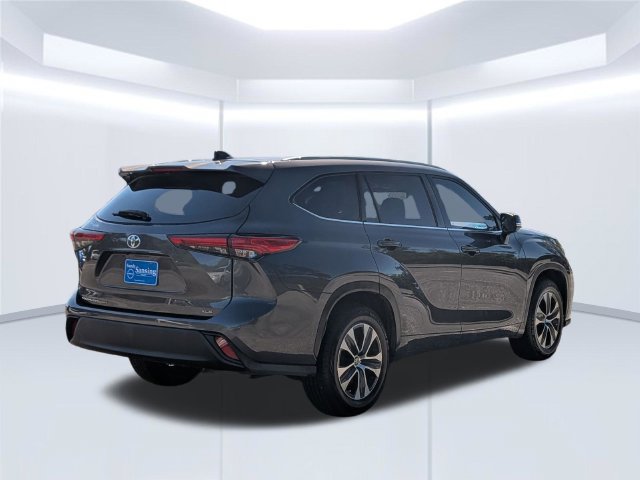 Used 2022 Toyota Highlander XLE FWD image 6