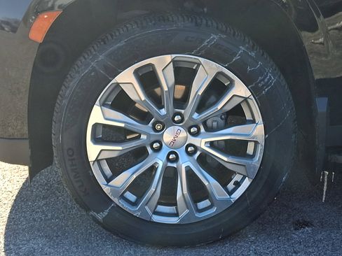 Used 2022 GMC Yukon XL Denali image 28