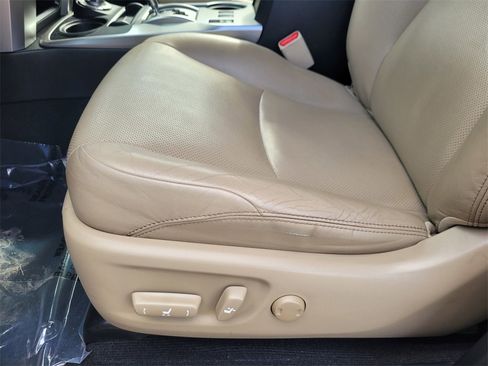 Used 2016 Toyota 4Runner Limited image 17