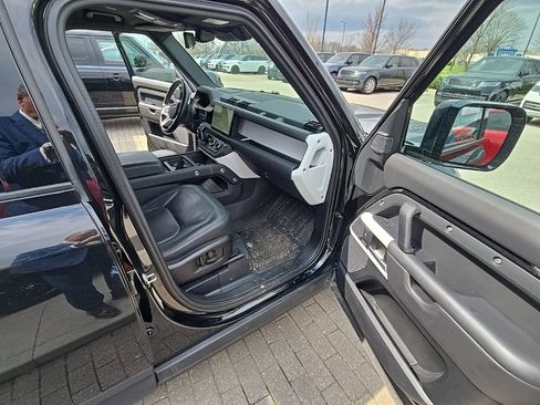 Used 2024 Land Rover Defender 110 SE image 20