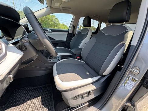 New 2025 Volkswagen Taos SE image 30