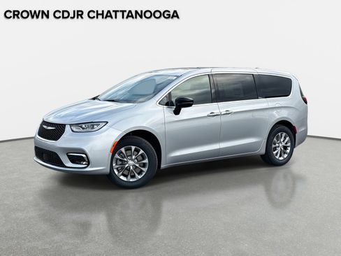 New 2026 Chrysler Pacifica Limited w/ Trailer Tow Group AWD/4WD image 1