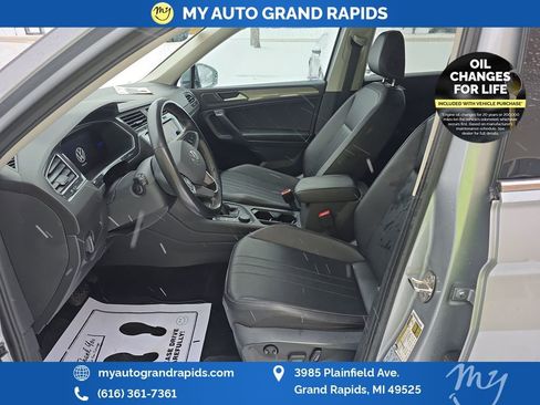 Used 2022 Volkswagen Tiguan SE image 9