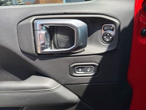 Used 2023 Jeep Wrangler Unlimited Rubicon w/ Dual Top Group AWD/4WD image 8