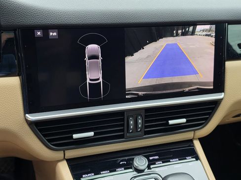 Used 2020 Porsche Cayenne AWD/4WD image 23